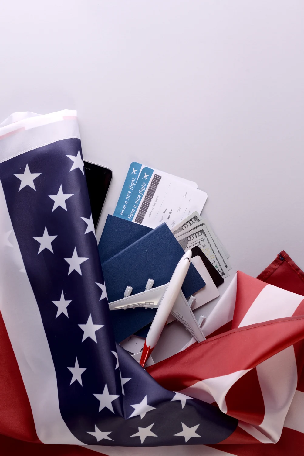 Pasaporte, documentos de viaje y bandera de Estados Unidos